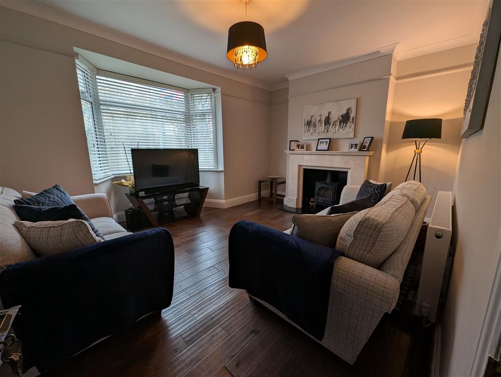 Property photo 2 of 11 Lounge