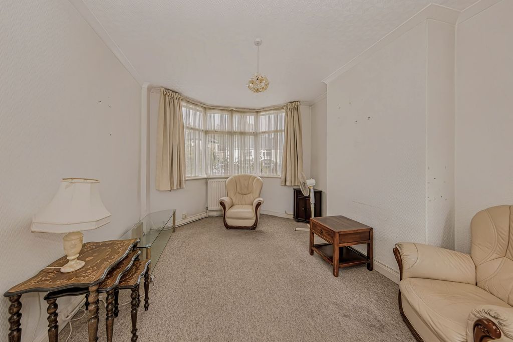 Property photo 3 of 25