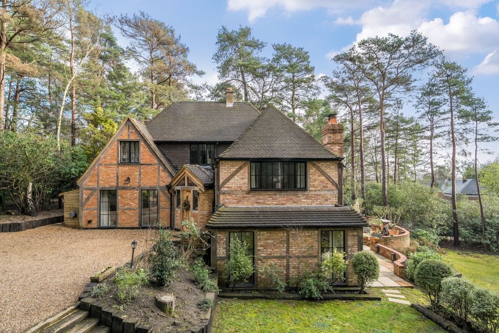 Property photo 1 of 17 Dukes Covert