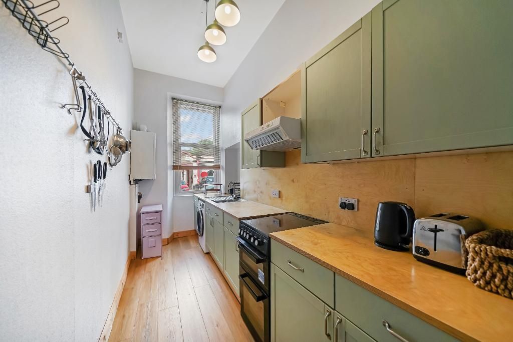Property photo 3 of 19 Kitchen