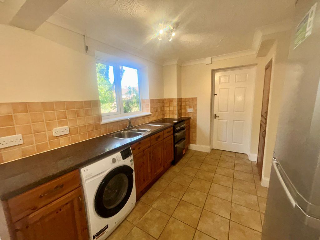 Property photo 3 of 8 Kitchen