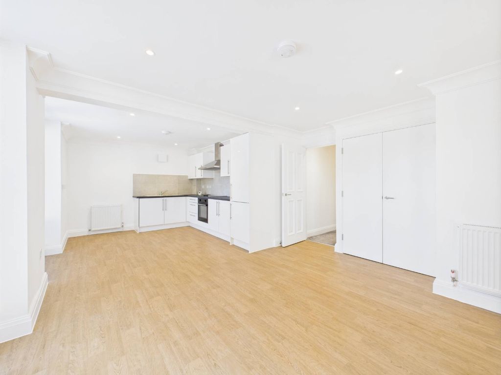Property photo 1 of 10 4373650