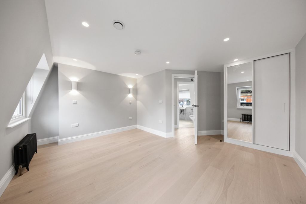 Property photo 2 of 17 969142