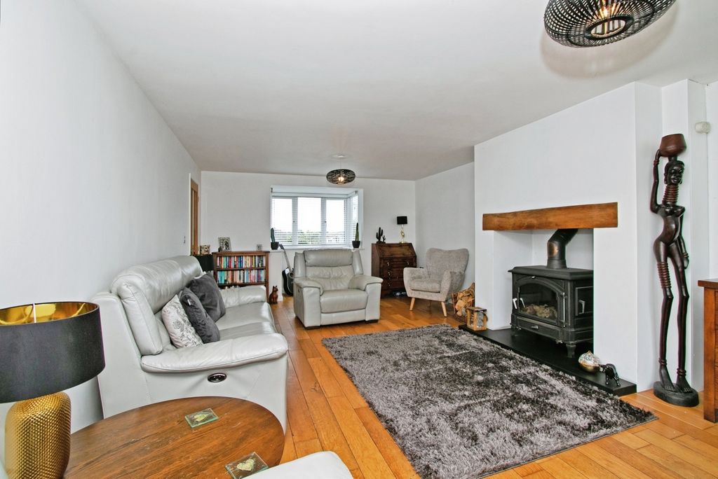 Property photo 3 of 17 Photo