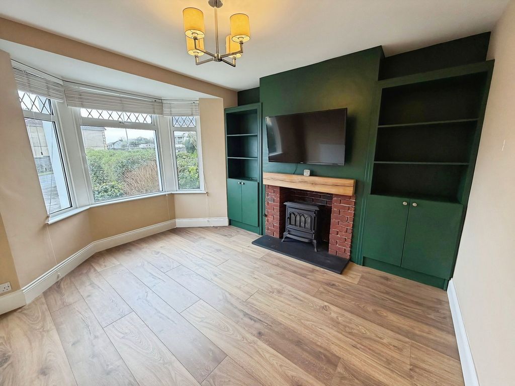 Property photo 3 of 27