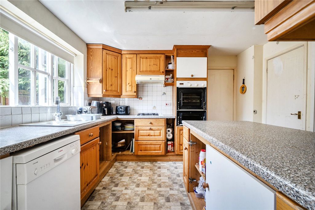 Property photo 3 of 20 Kitchen