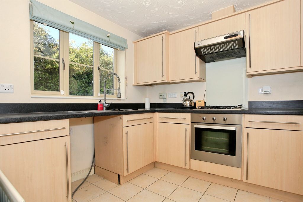 Property photo 1 of 17 Kitchen