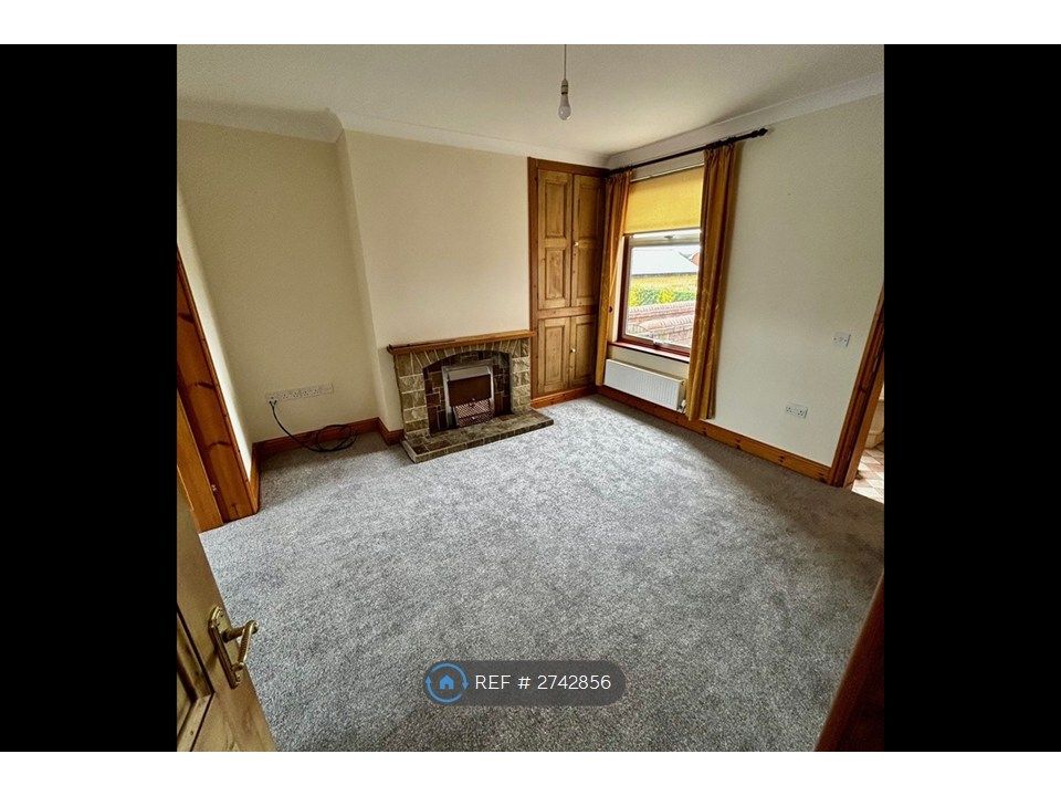 Property photo 3 of 12 Dining Room