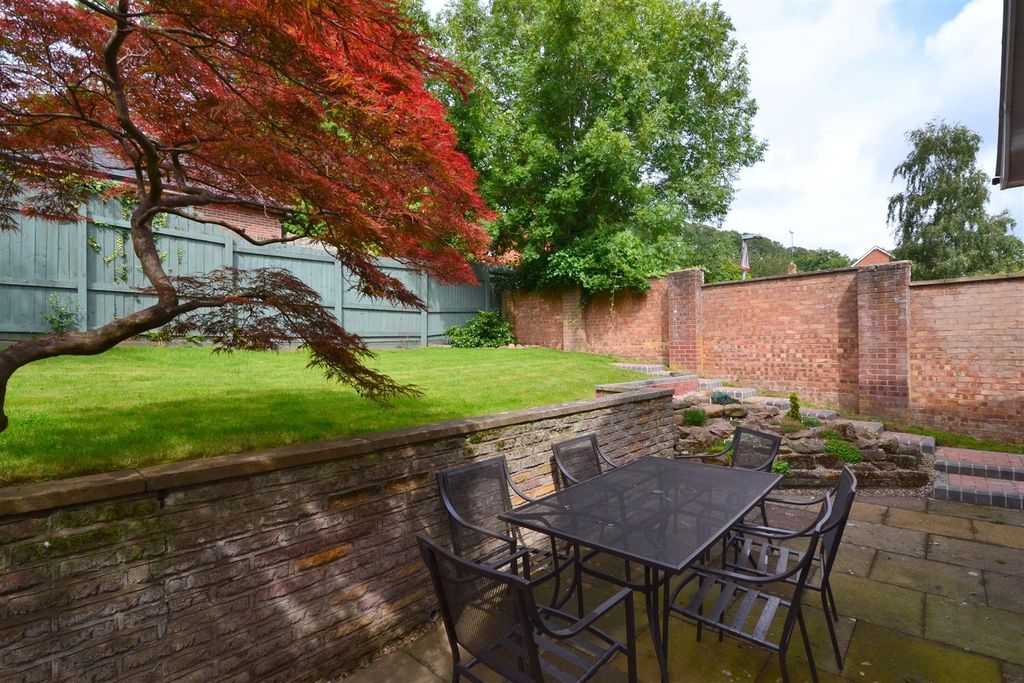 Property photo 2 of 5 Garden.Jpg
