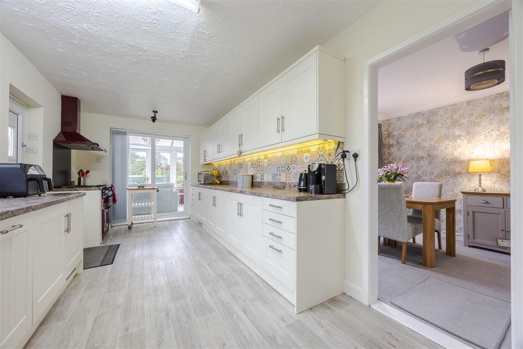 Property photo 3 of 20 Kitchen