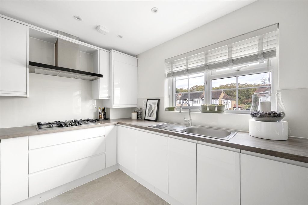 Property photo 3 of 15 Edward Avenue E4