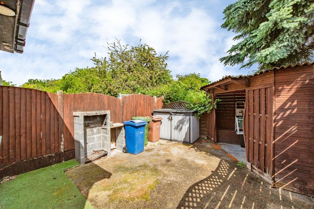 Property photo 3 of 8 Garden