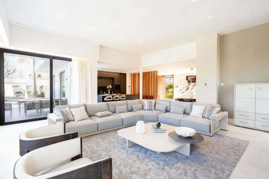 Property photo 2 of 39