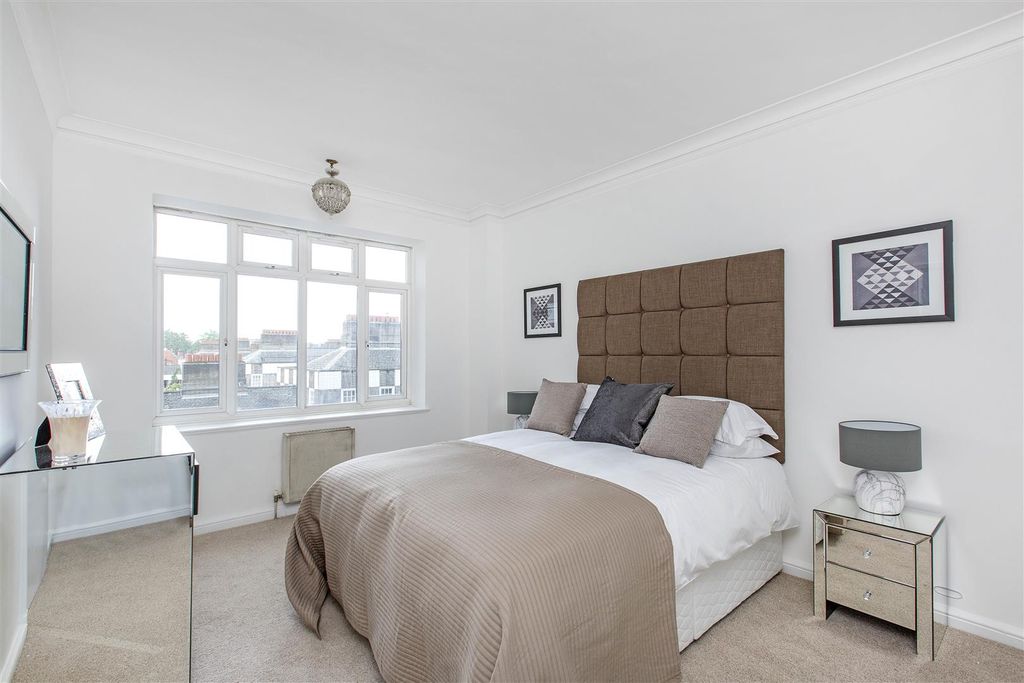 Property photo 3 of 10 Bedroom.Jpg