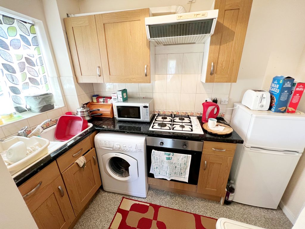 Property photo 3 of 6 Kitchen