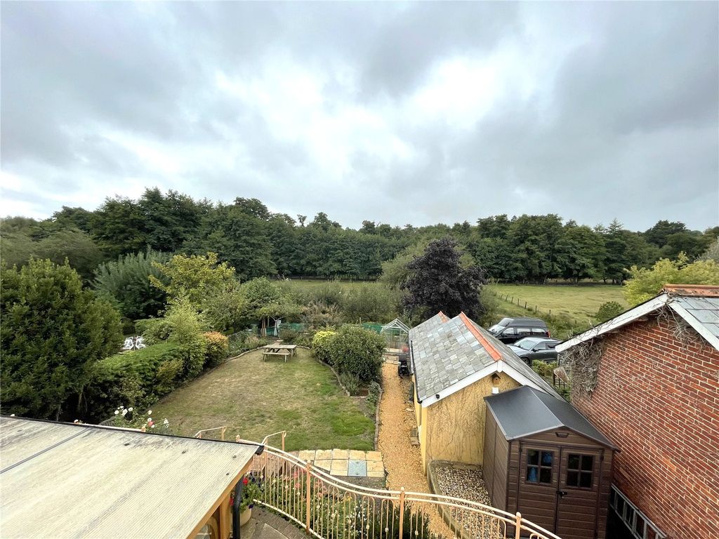 Property photo 2 of 19 Outlook