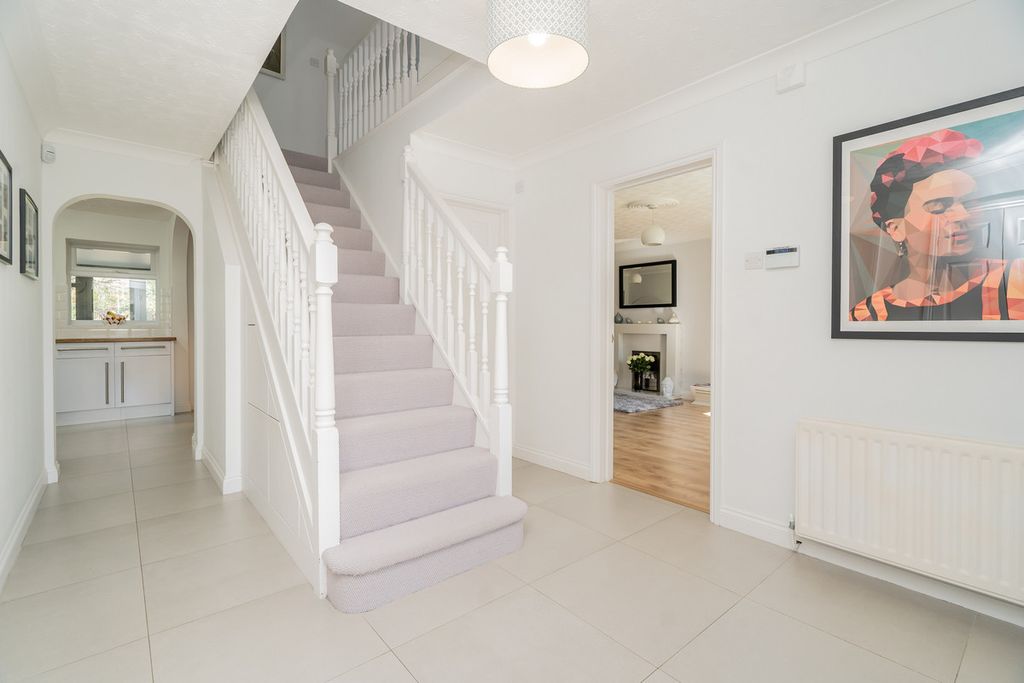 Property photo 2 of 39
