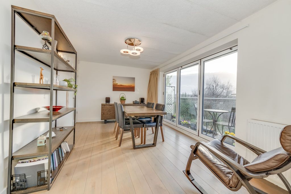 Property photo 2 of 34