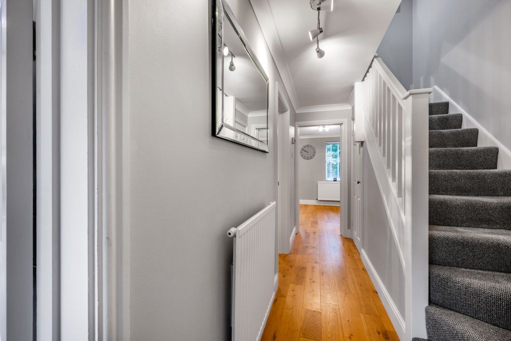 Property photo 2 of 21 Entrance Hallway