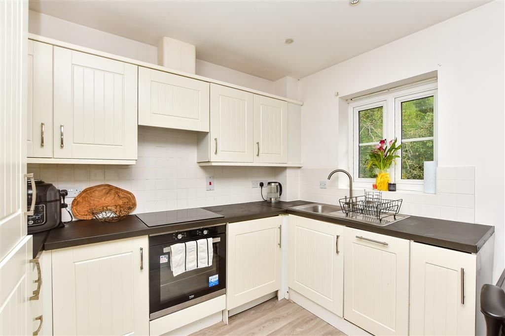 Property photo 2 of 7 Kitchen