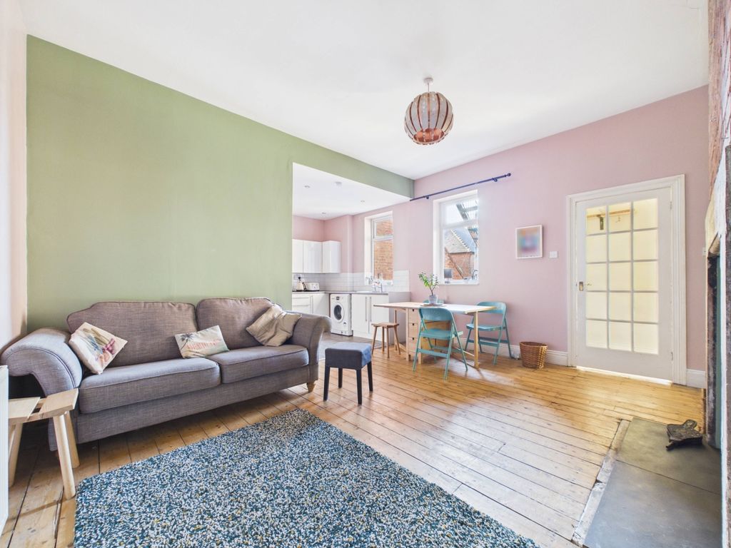 Property photo 3 of 14 Cam02195G0-Pr0098-Still015