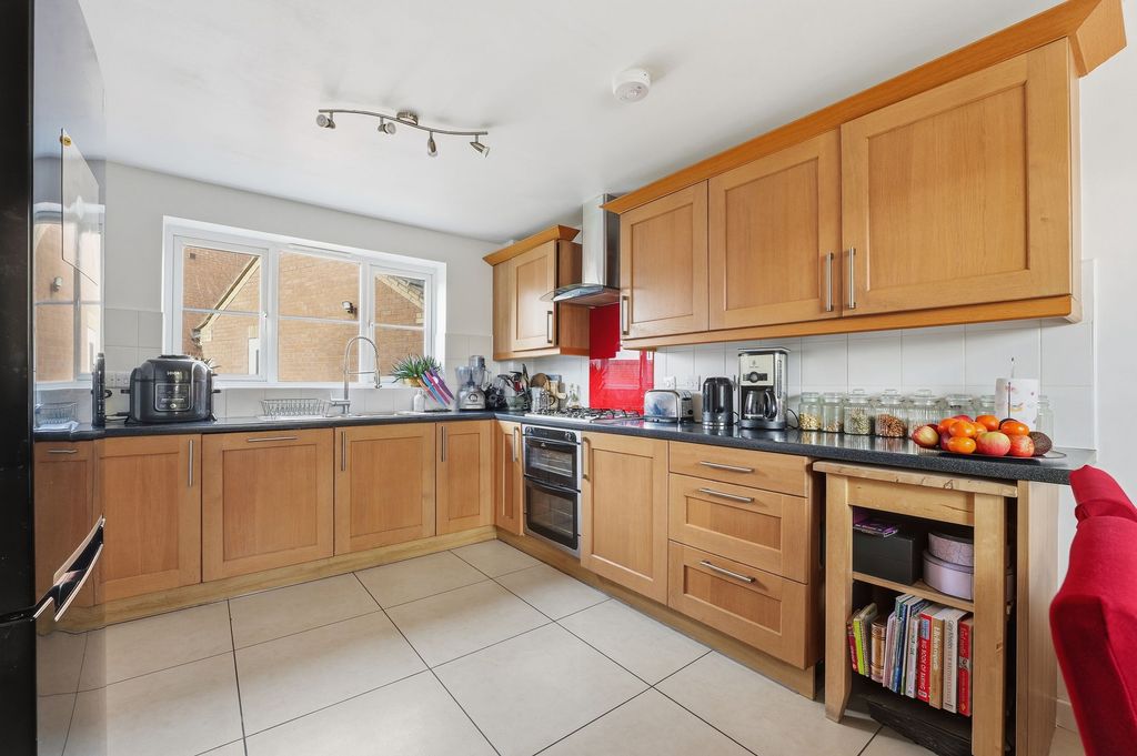 Property photo 3 of 21