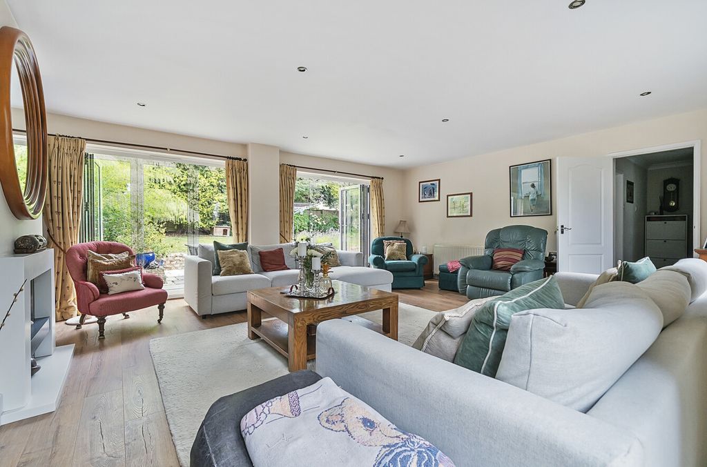 Property photo 2 of 11 1326002-17-687F82...