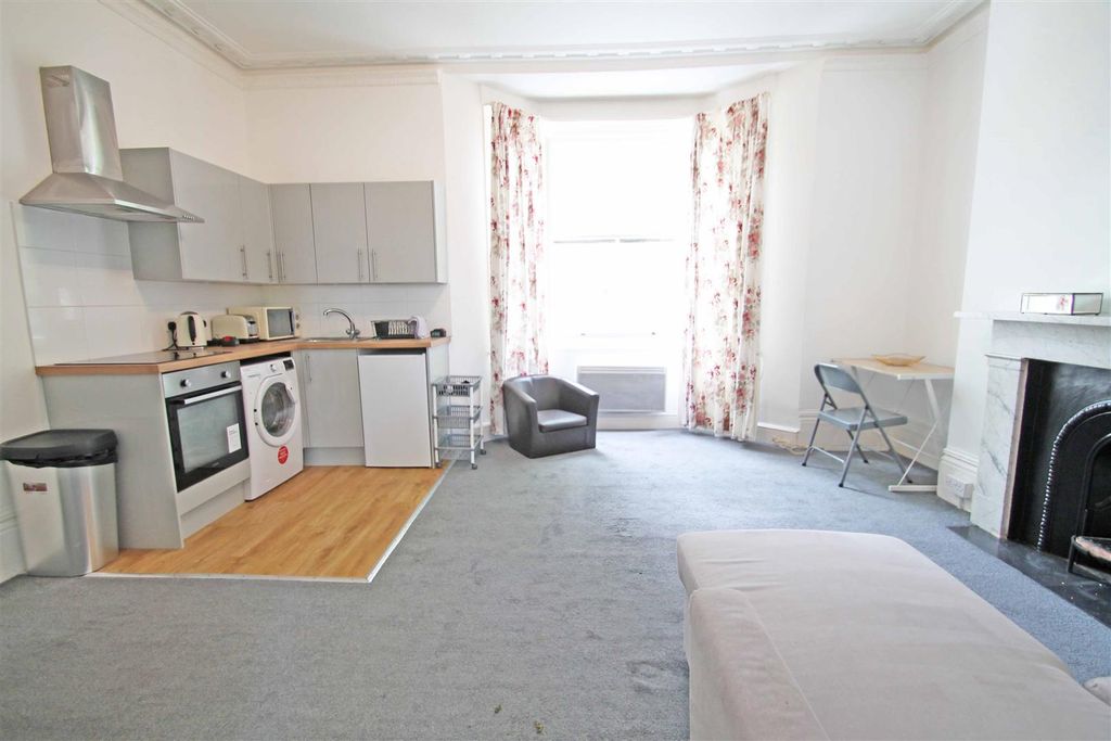 Property photo 2 of 7 Open Plan Lounge