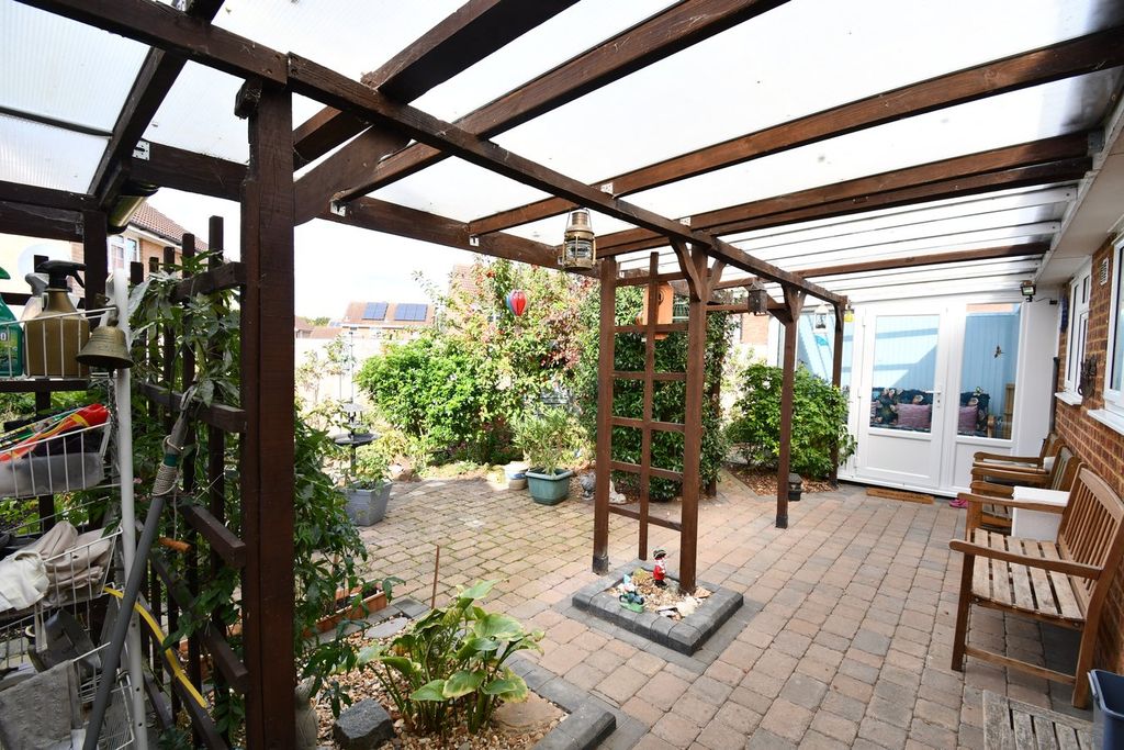 Property photo 2 of 20