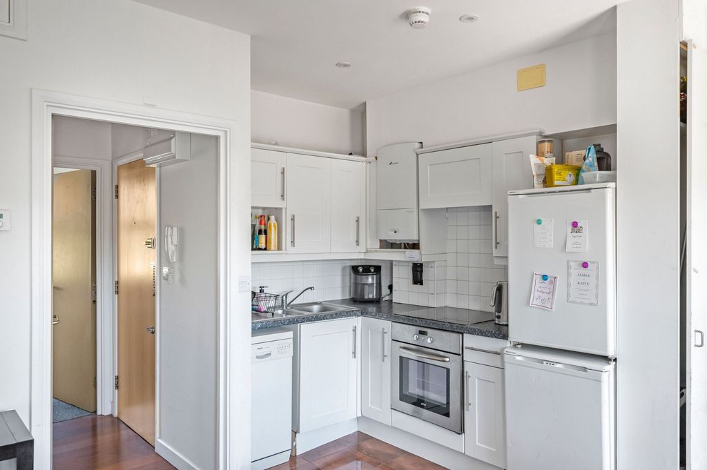 Property photo 3 of 9 Photo 4