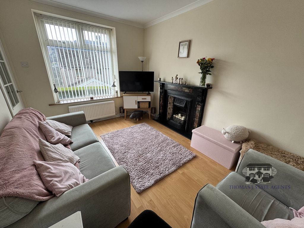 Property photo 3 of 23 Sitting Room