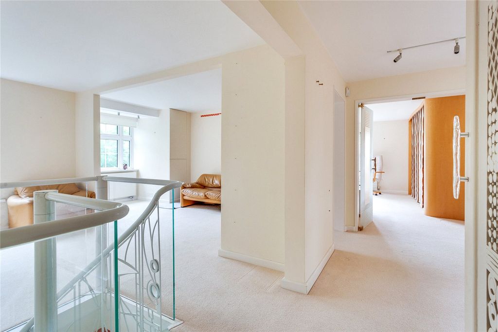 Additional image 4 of 2 bed flat for salePhyllis Court Drive, Henley-On-Thames, Oxfordshire RG9