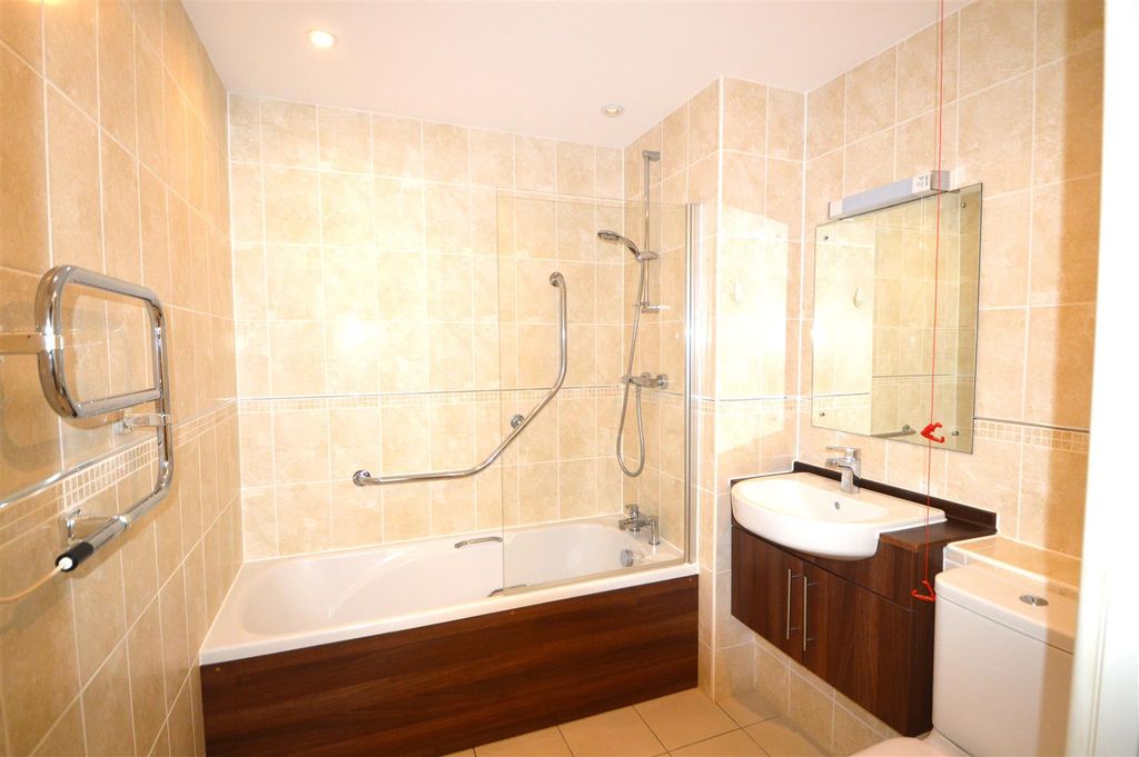 Property photo 3 of 19 En Suite