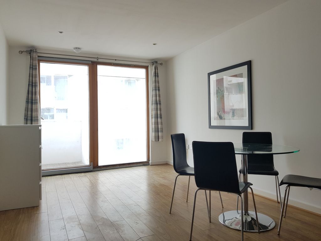 Property photo 1 of 9 Spacious 1-Bed Flat In The Ropeworks Building, Barking, Ig11
