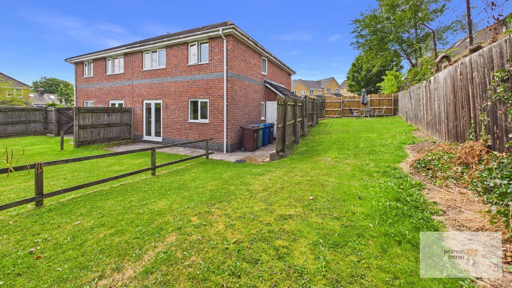 Property photo 2 of 9 Gardens