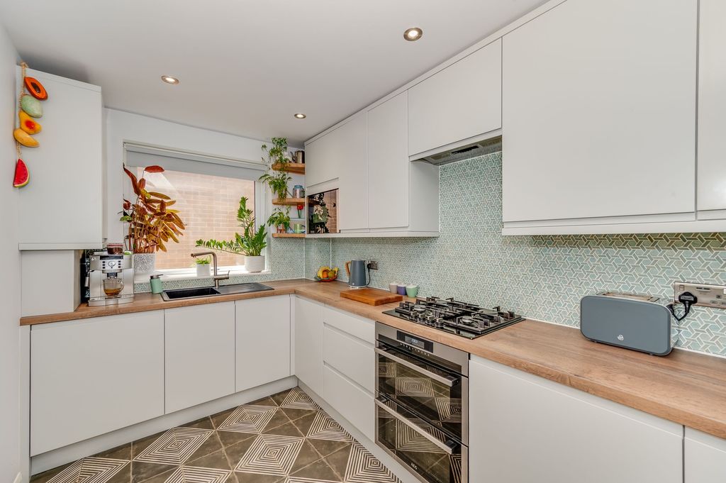 Property photo 2 of 33