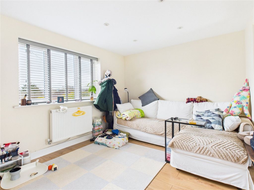 Property photo 2 of 14 Picture No. 17