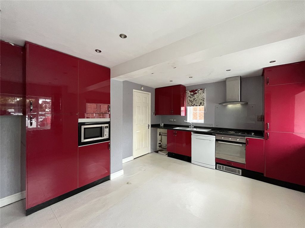 Property photo 3 of 7 Kitchen