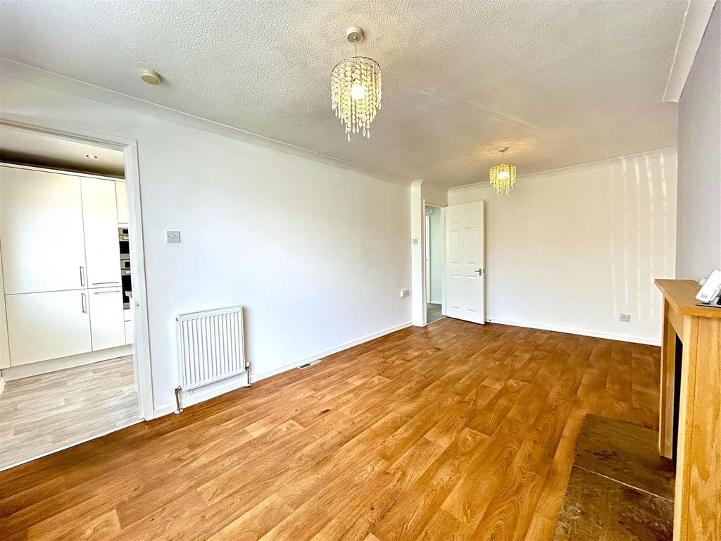 Property photo 3 of 12 Lounge