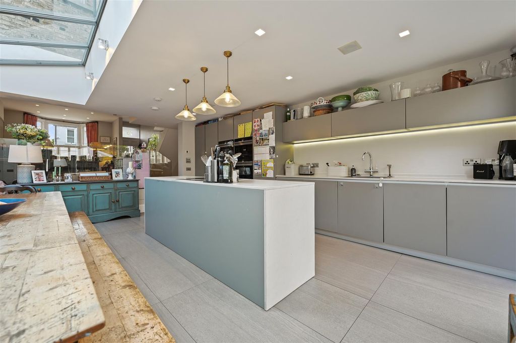 Property photo 2 of 26 Wolverton Road