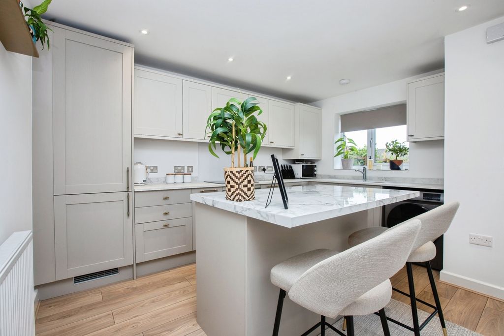 Property photo 2 of 18 Pbox-Img.Jpg