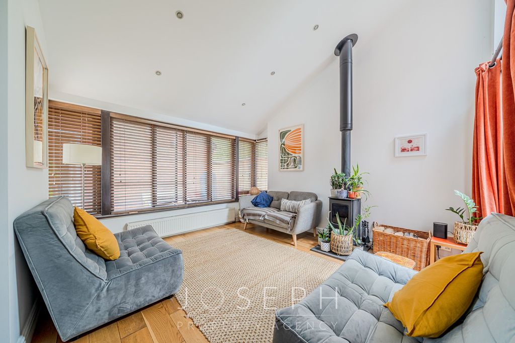 Property photo 2 of 33