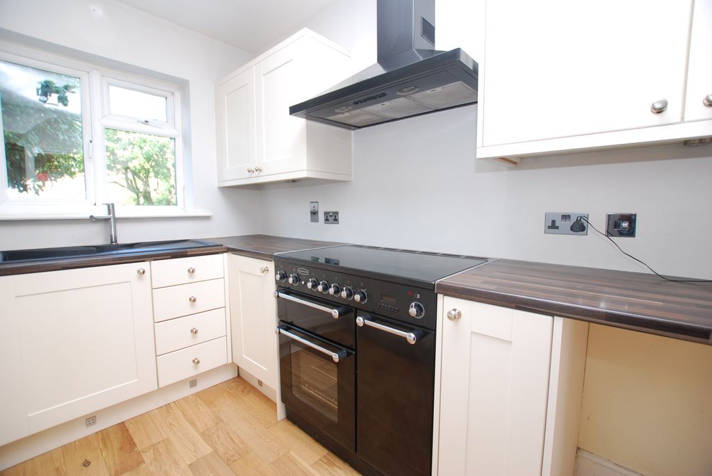 Property photo 2 of 11 Photo 02