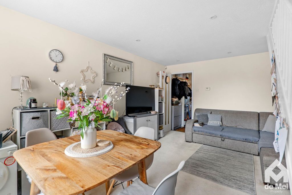 Property photo 3 of 8 Photo 4