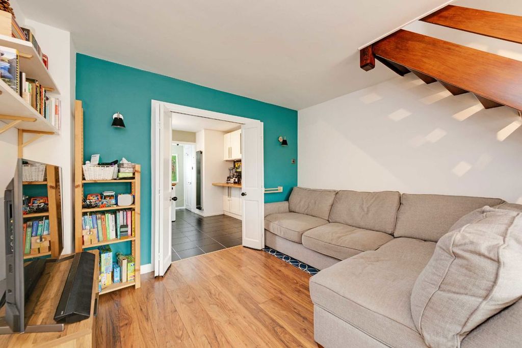 Property photo 2 of 8