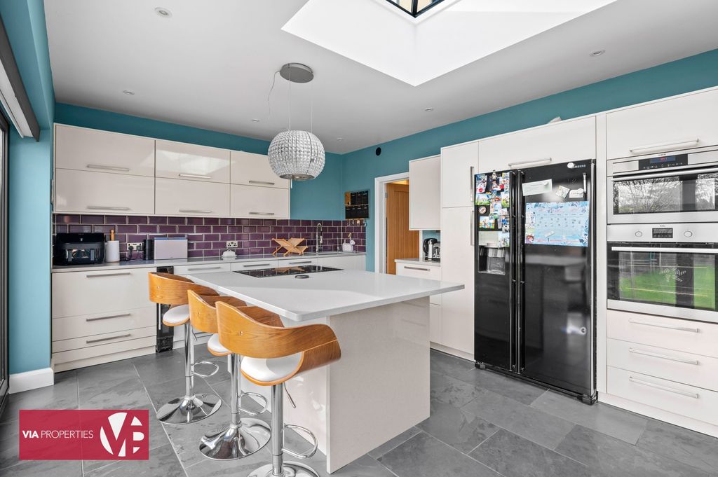 Property photo 3 of 34 Photo 43