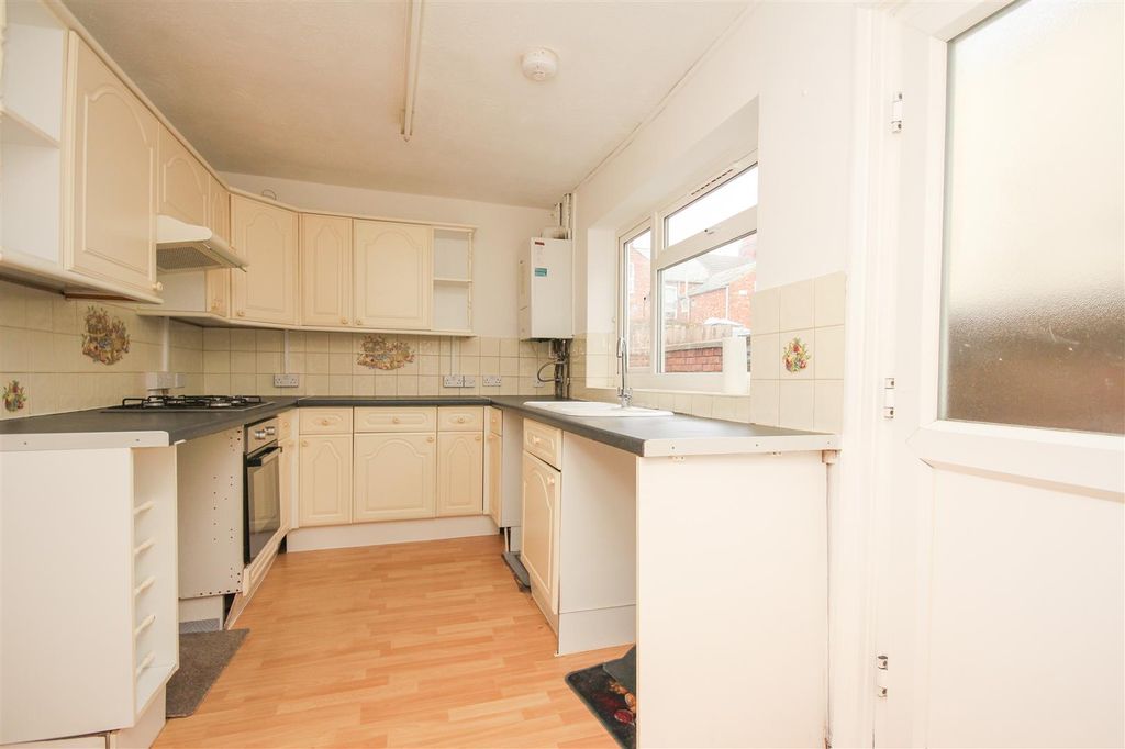 Property photo 3 of 13 Kitchen 1.Jpg