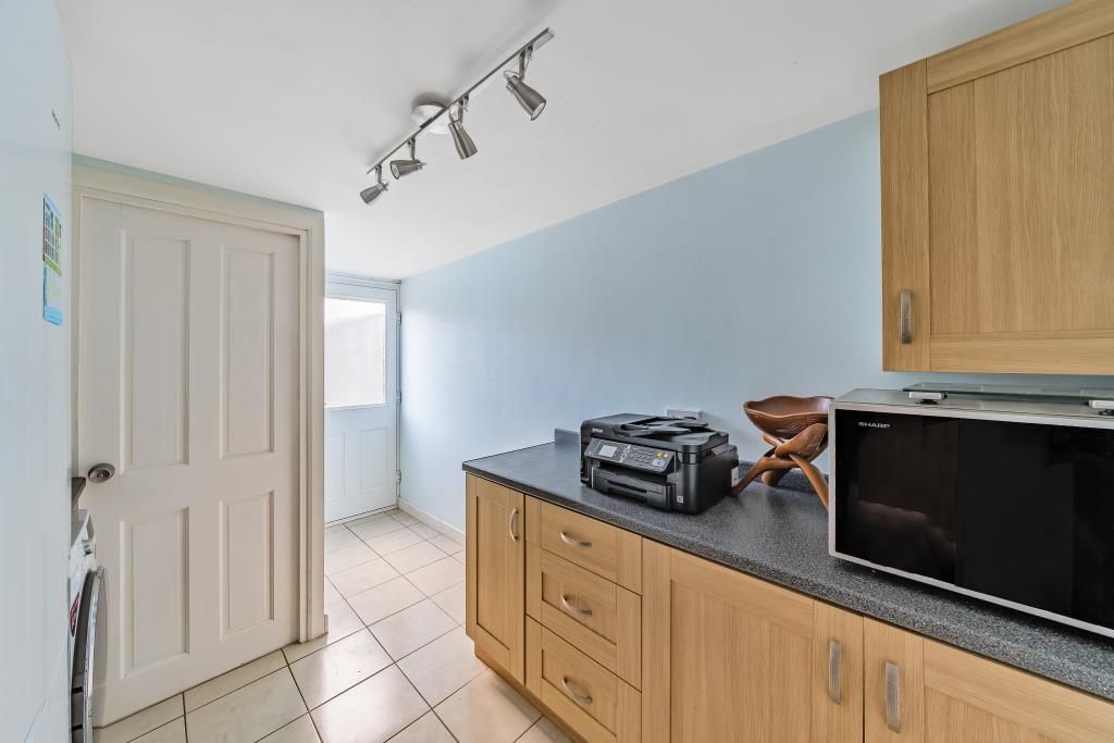 Property photo 2 of 11 Kitchen