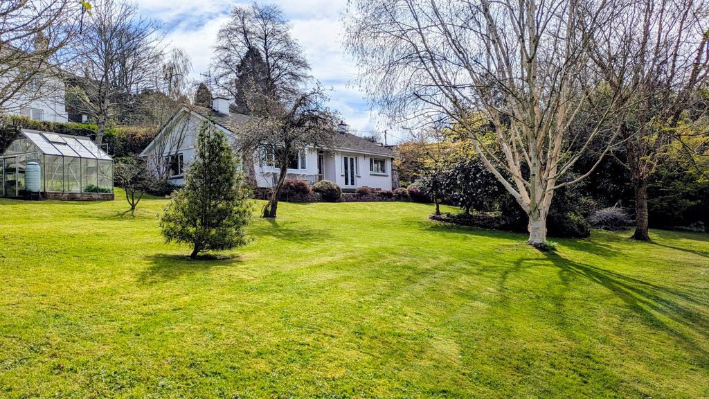 Property photo 1 of 32