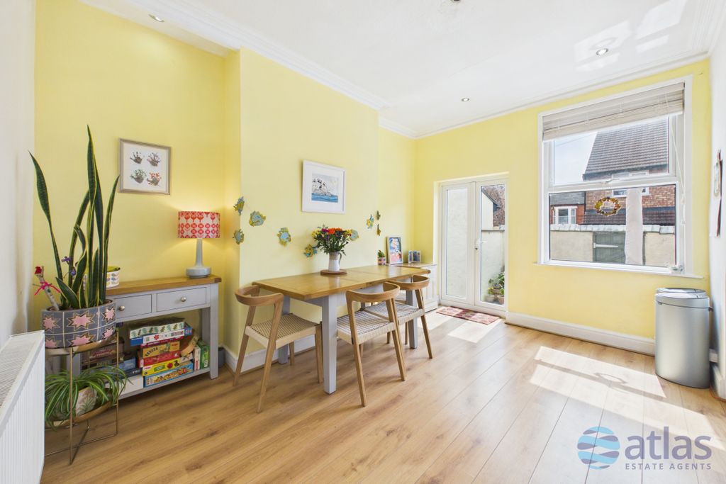 Property photo 3 of 17 Dining Space